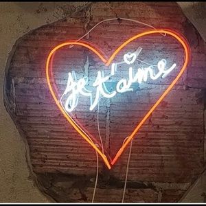 Meet your Posher, Larissa